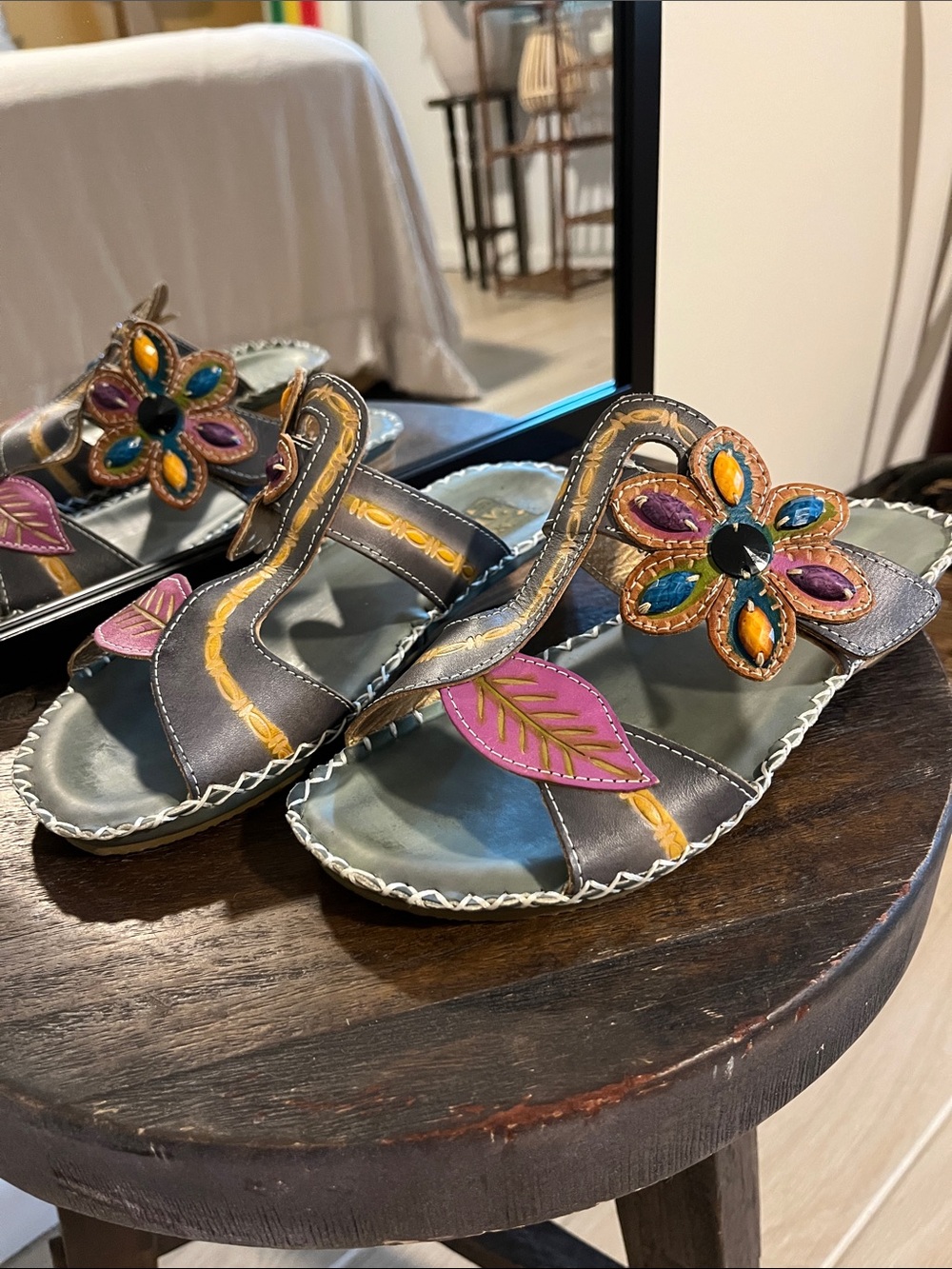 Women’s L’artiste Slide Sandals with Pink Leaf and Multicolor Flower Accent